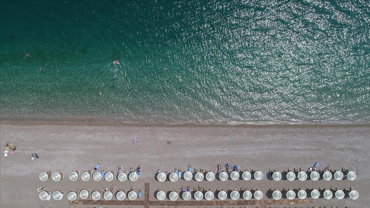 Alman turistler tatillerini Antalya'da geçirmek istiyor