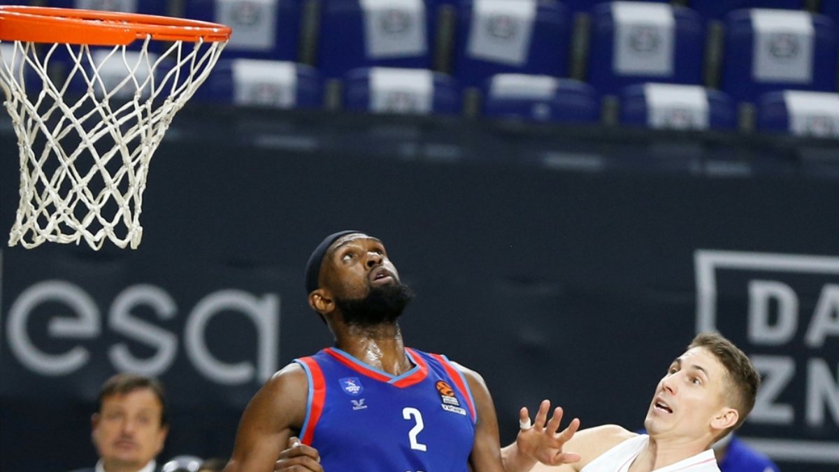 Anadolu Efes'i 82-76 yenen Real Madrid, seriyi 2-2'ye getirdi