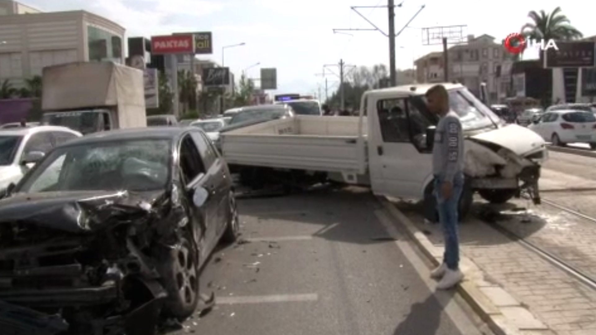 Antalya'da iki saat önce aldığı aracıyla kazaya karıştı