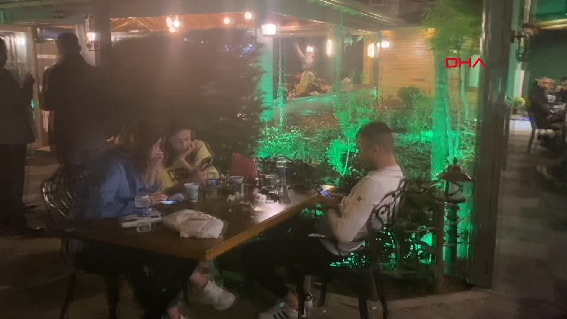 Ataşehir'de kısıtlama kurallarına uymayan restorana baskın