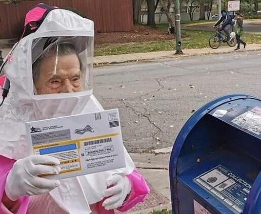 102 yaşındaki ABD’li Bea Lumpkin postayla başkanlık seçimi oyunu kullandı