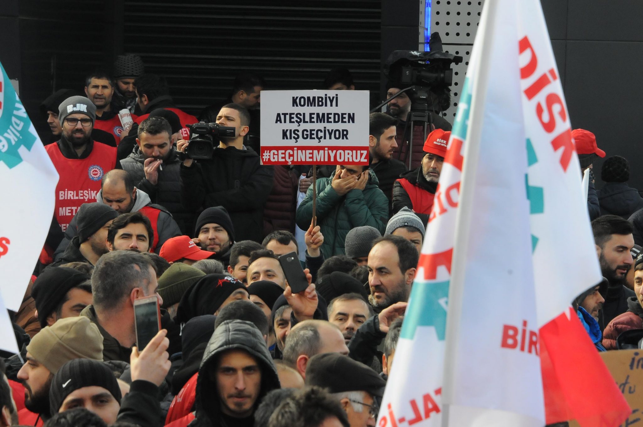 130 Bin Metal İşçisi Grev Kararı Aldı: 'Üç Kuruş Zam İçin Değil, Var Olmak İçin Mücadele Ediyoruz'