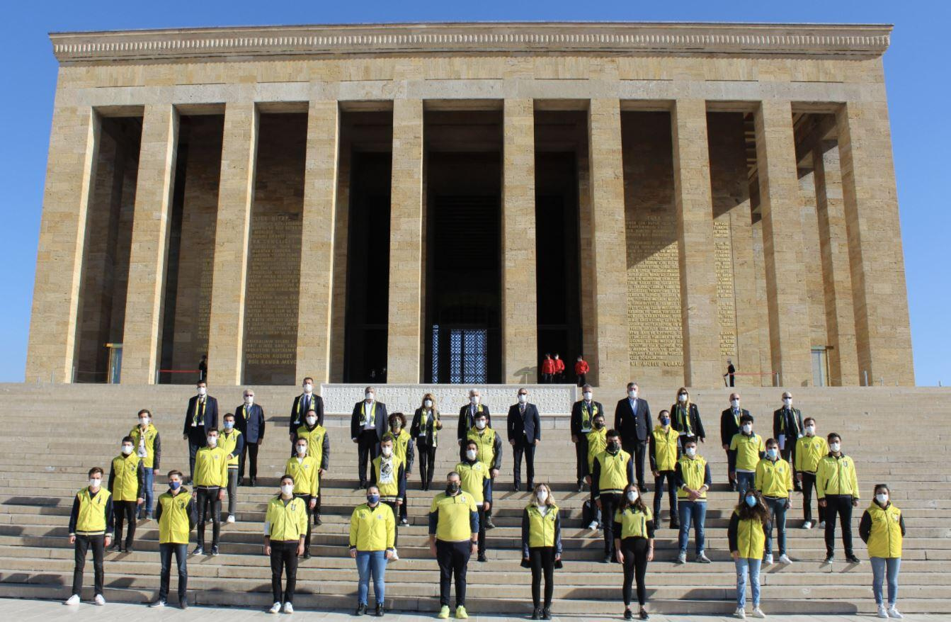 1907 Fenerbahçe Derneği, Anıtkabir’i ziyaret etti