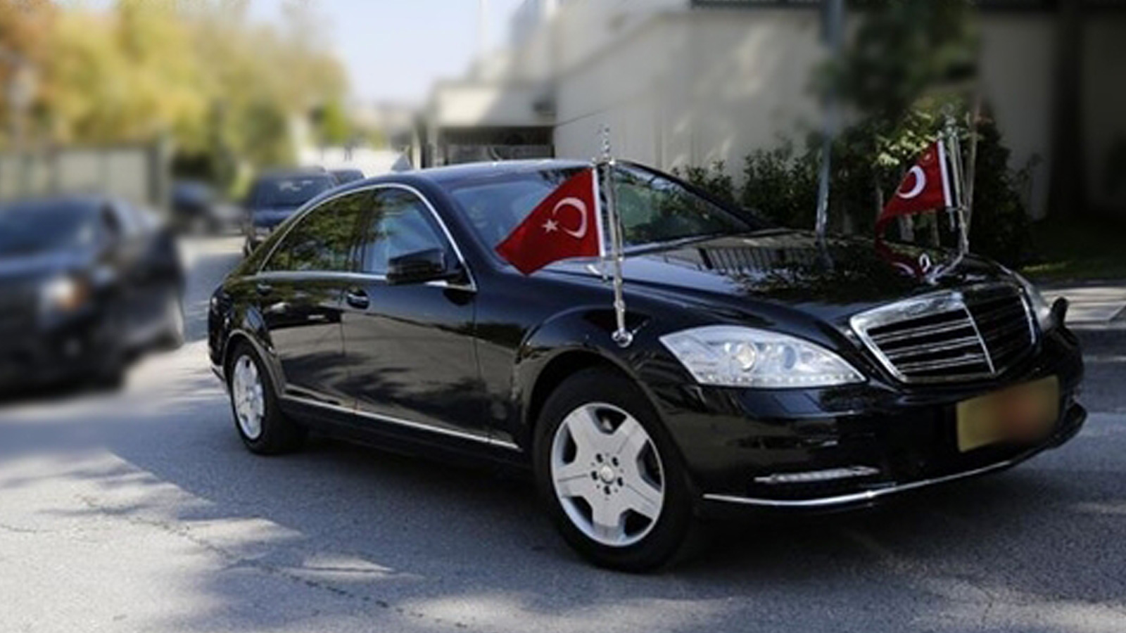 “Almanya’dan gelen zırhlı Mercedes araçlar 4 başkan yardımcısı için alındı”