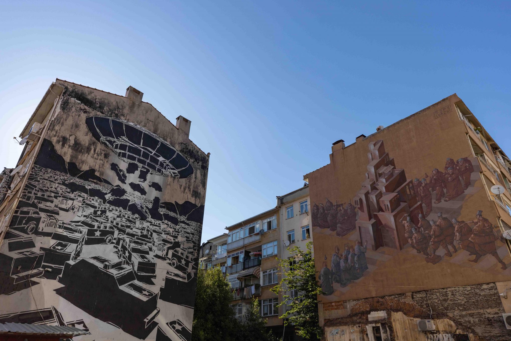 Çağdaş Sanat ve Tarih İç İçe: Gezerken Kaybolmak İsteyeceğiniz Yeldeğirmeni Sokakları İçin 'Kaybolmama' Rehberi