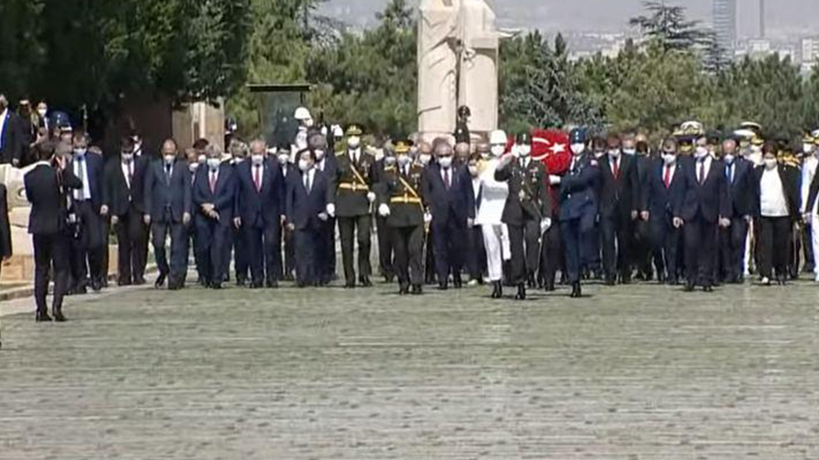 30 Ağustos Zafer Bayramı'nda devlet erkânı Anıtkabir’i ziyaret etti; Erdoğan özel deftere, "Emanetiniz olan Türkiye Cumhuriyeti devleti emin ellerdedir" diye yazdı