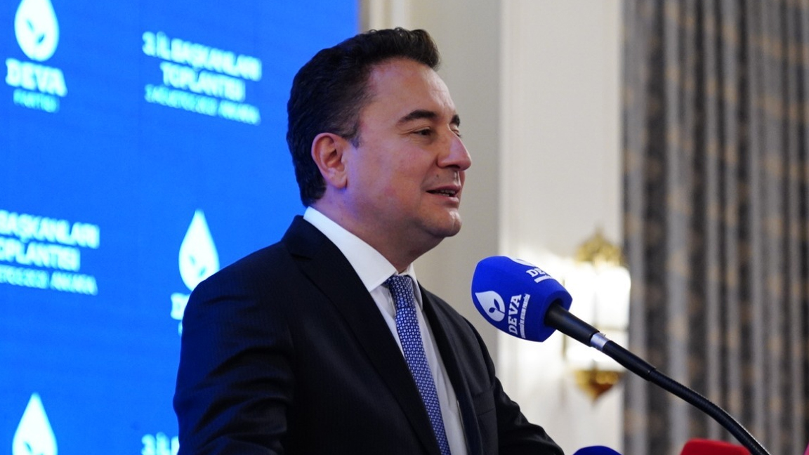 Ali Babacan'dan toplumsal medya düzenlemesine reaksiyon: Gençleri rahat bırakın