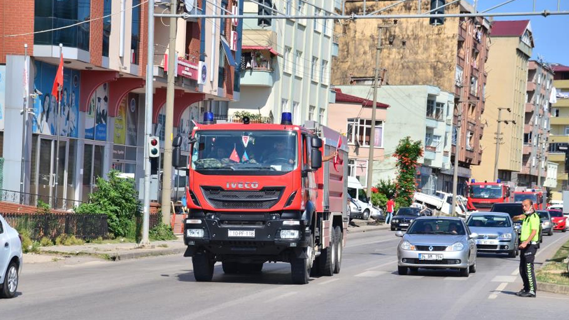 Azerbaycan'dan yangınlara dayanak maksadıyla gönderilen itfaiye konvoyu Türkiye'ye giriş yaptı