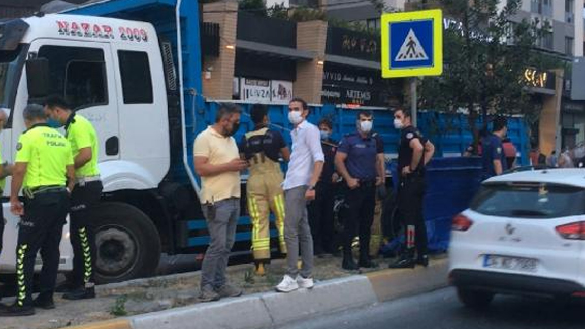 Bağcılar'da kamyonun altında kalan bayan, ömrünü yitirdi