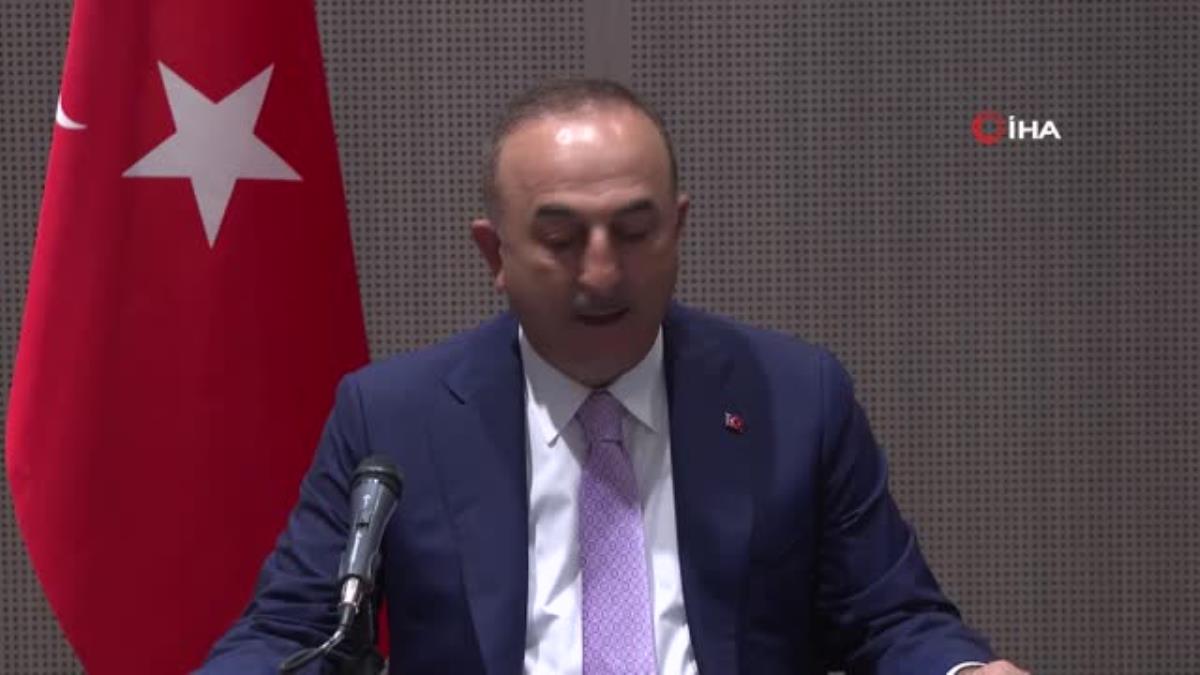 Bakan Çavuşoğlu, Cezayir'de Türk iş adamlarıyla bir ortaya geldi