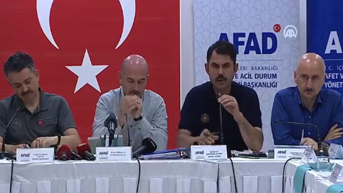 Bakan Pakdemirli: Şu anda yerleşim yerlerini tehdit eden bir yangımız yok