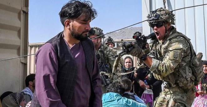 Beşerler kaçarken ölüyor! Taliban'ın ele geçirdiği Afganistan'dan yürek burkan kareler