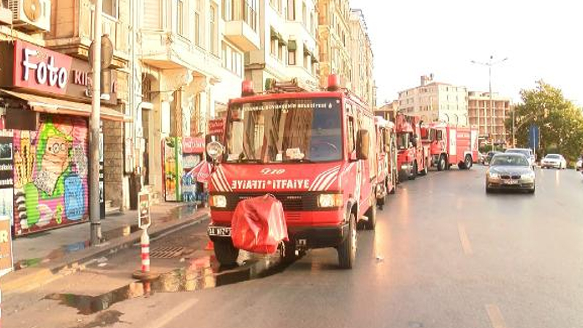 Beyoğlu'nda 7 katlı otelde yangın