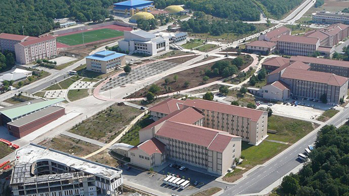 Bolu Abant İzzet Baysal Üniversitesi’nde öğrencisi olmayan fakülteye dekan ve işçi atanarak maaş ödemesi yapıldı