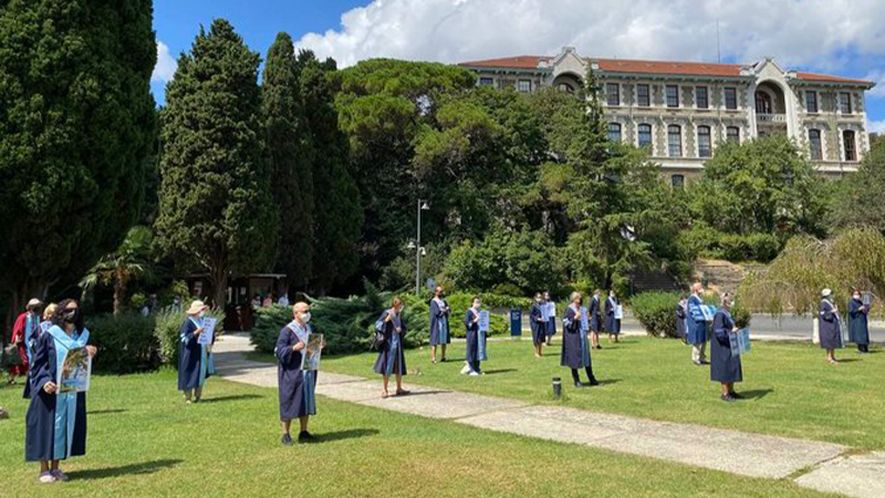 Boğaziçi Üniversitesi akademisyenleri 163. sefer sırtlarını rektörlük binasına döndü