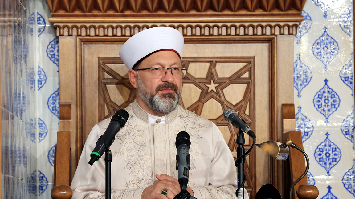 Diyanet İşleri Lideri: Toplumsal medyanın kullanımıyla alakalı hukuksal çerçeveyi belirleyecek yasal bir sistemin ihdası ötelenemez bir mecburilik