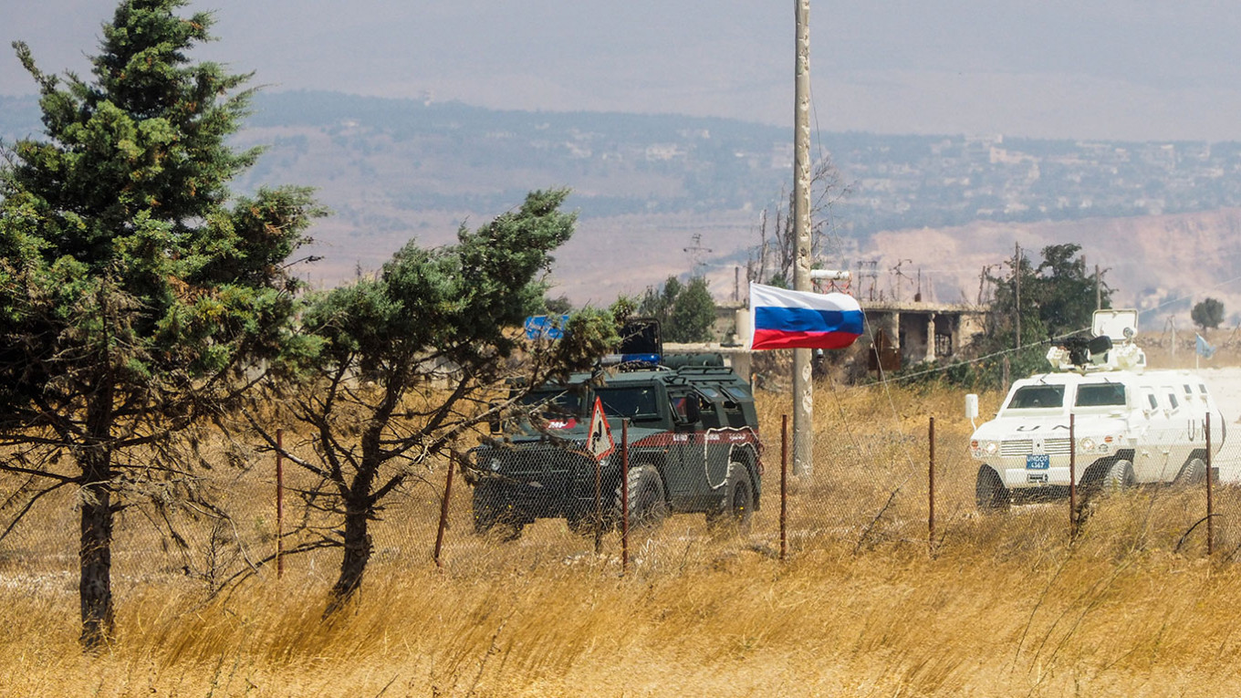 Suriye'de yol kenarına yerleştirilen bomba patlatıldı; bir Rus askeri hayatını kaybetti