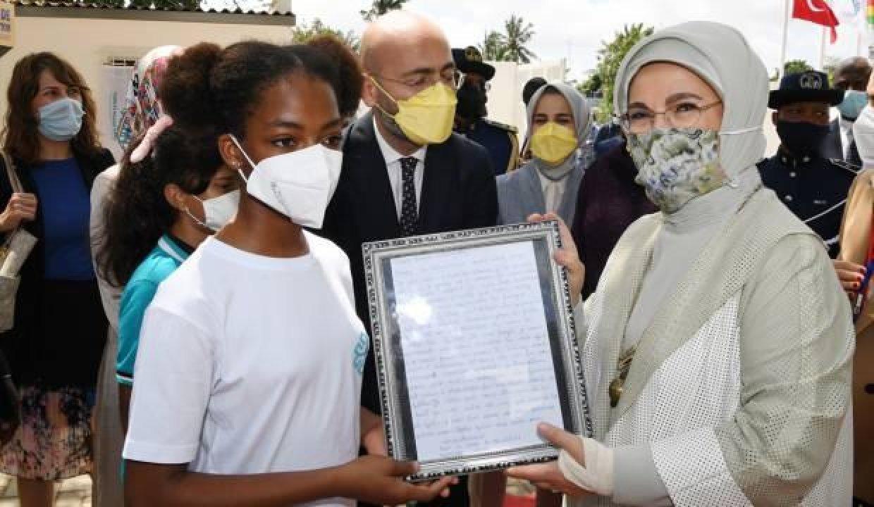 Togolu kız öğrenciden Emine Erdoğan'a duygusal mektup