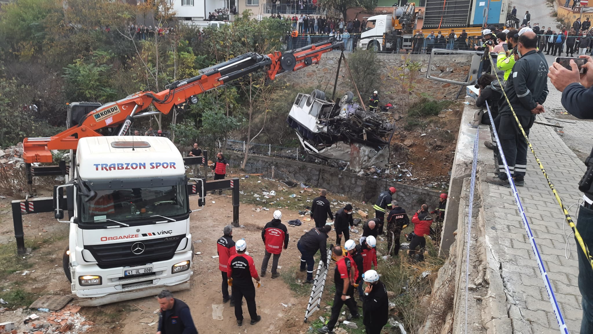 4’ü öğrenci 5 kişinin ömrünü yitirdiği Gebze’deki servis kazasında araç eski, şoförün dokümanları eksik çıktı