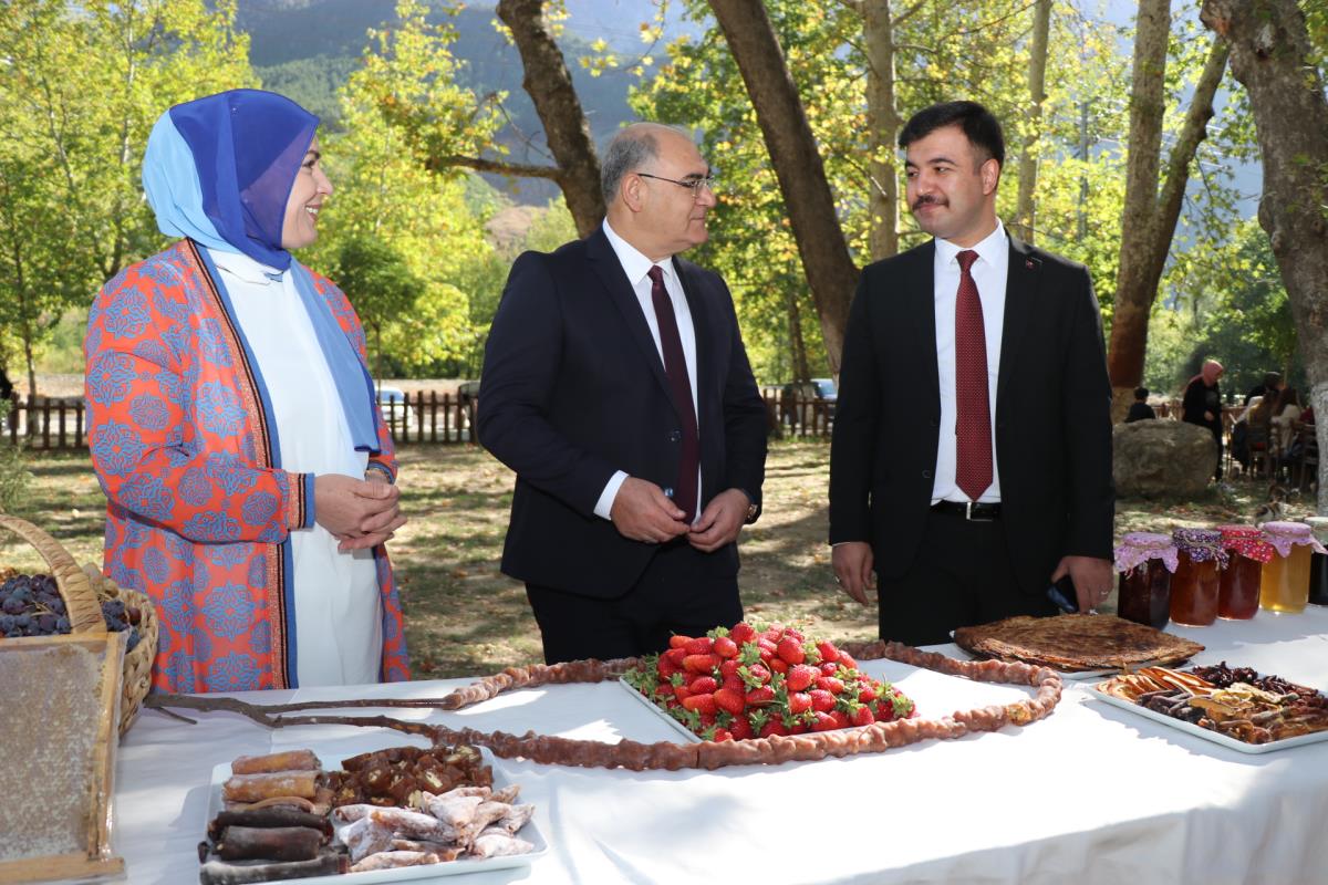 5.Uluslararası Adana Lezzet Şenliği kapsamında "Gastronomi Treni" Pozantı'ya geldi