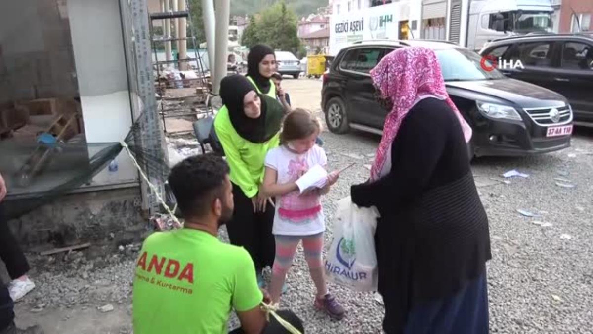 Afet bölgesinde selden ziyan gören 14 binden fazla aileye yardım ulaştırıldı