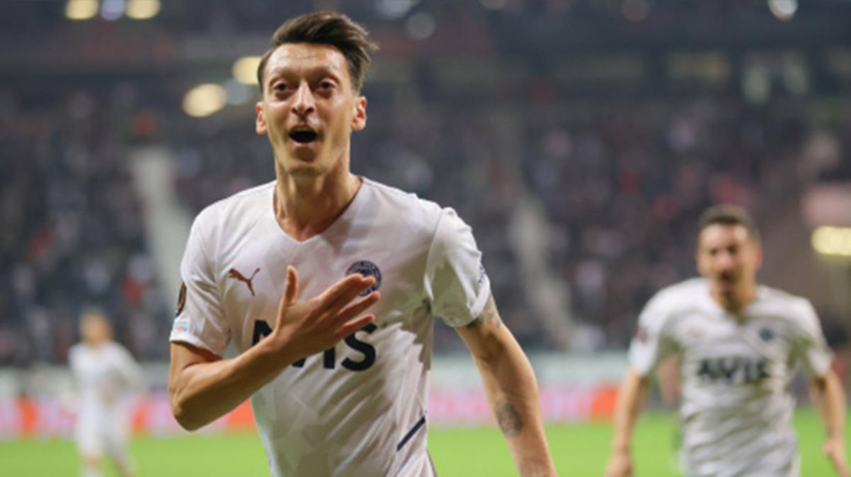 Ağabeyinin doğum günü paylaşımı toplumsal medyayı yıktı geçti! İşte sünnet çocuğu Mesut Özil