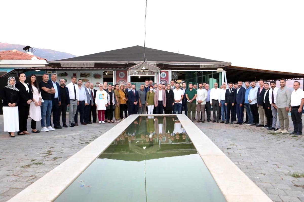 AK Parti İzmir Vilayet İdaresi Kiraz'da toplandı