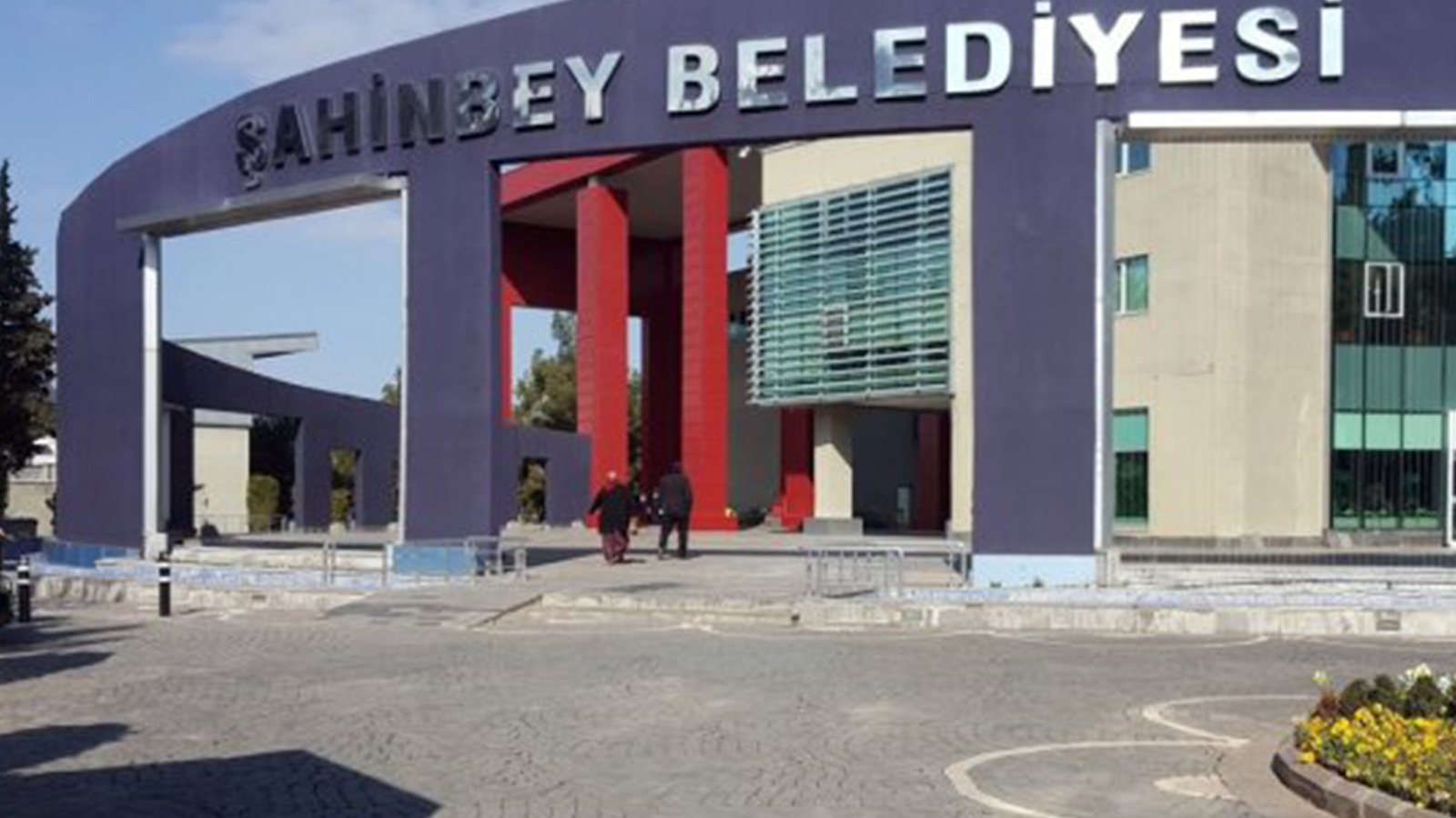 AKP'li Şahinbey Belediyesi'nden FETÖ üyeliğinden ceza almış şahsın şirketine ihale