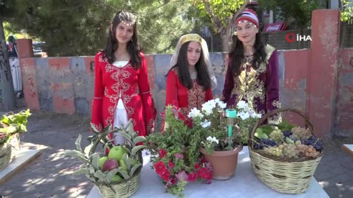 Aksaray'da şenlikle bozulan bağlardaki üzümler pekmeze dönüştü