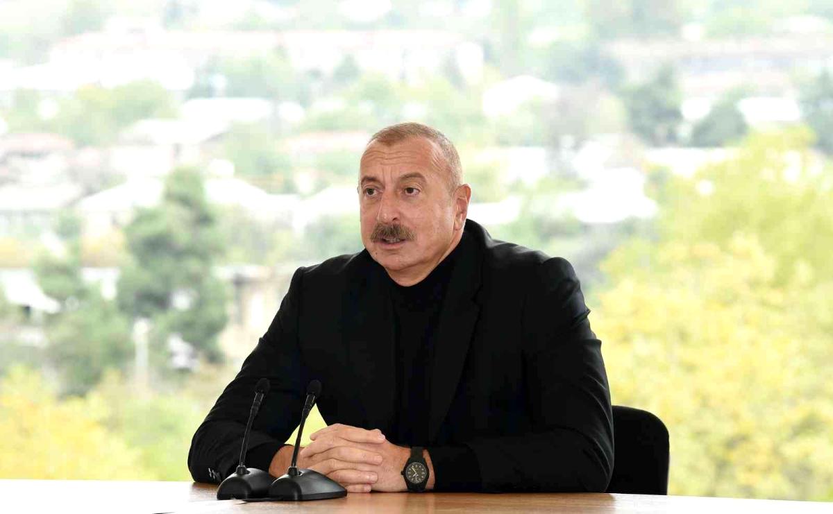 Aliyev, Ermenistan işgalinden kurtarılan Hadrut'u ve Tuğ köyünü ziyaret ettiAliyev: "Karabağ'da yeni bir devir başlıyor""Ermeniler yaklaşık 60 bin...