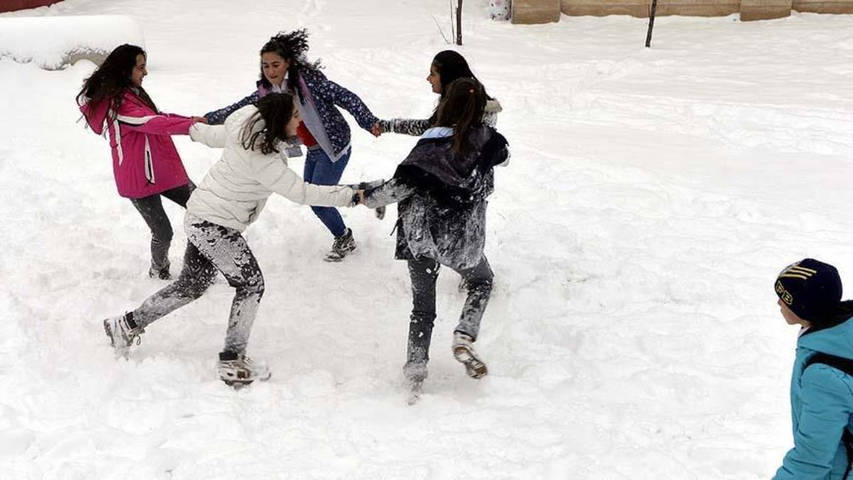 4 Mart Cuma bugün hangi vilayetlerde okullar tatil? 4 Mart 2022 hangi kent ve ilçelerde okullar tatil? Yarın nerelerde okul tatil olacak?