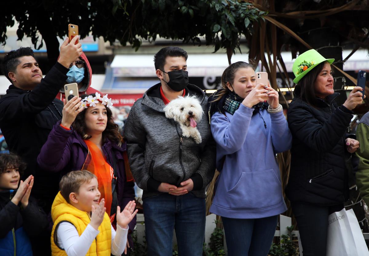 Adana 10. Milletlerarası Portakal Çiçeği Karnavalı kortej geçişiyle başladı