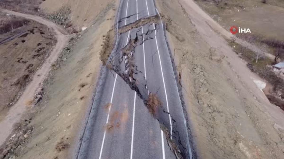 Adana'da asfalt yol çöktü