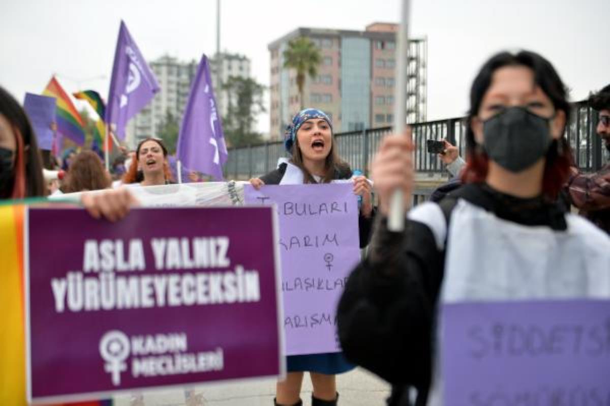 Adana'da bayanlardan '8 Mart' yürüyüşü