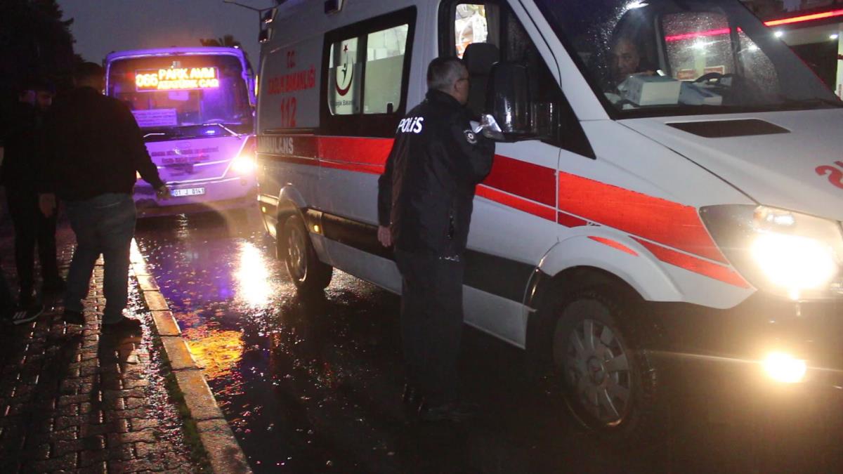 Adana'da bıçaklı atağa uğrayan özel halk otobüsü sürücüsü yaralandı