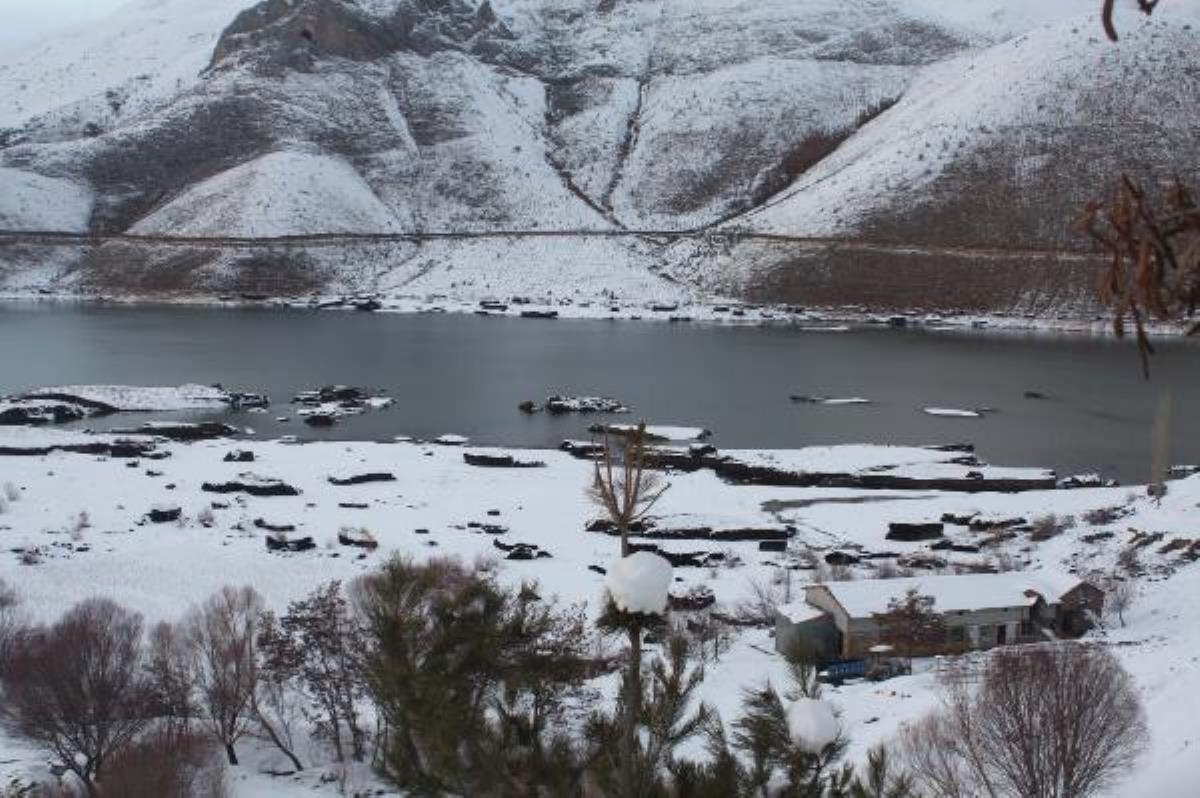 Adıyaman'da donan yüzen adalar, hareket etmeye başladı