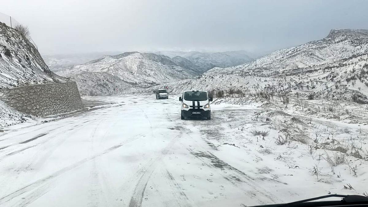 Adıyaman'da yollar buz tuttu