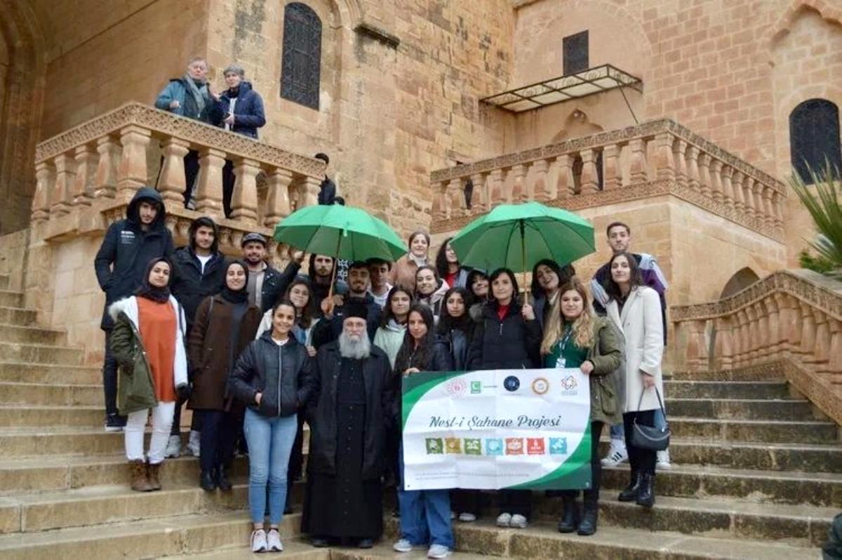 Adıyamanlı gençler Mardin'i gezdi