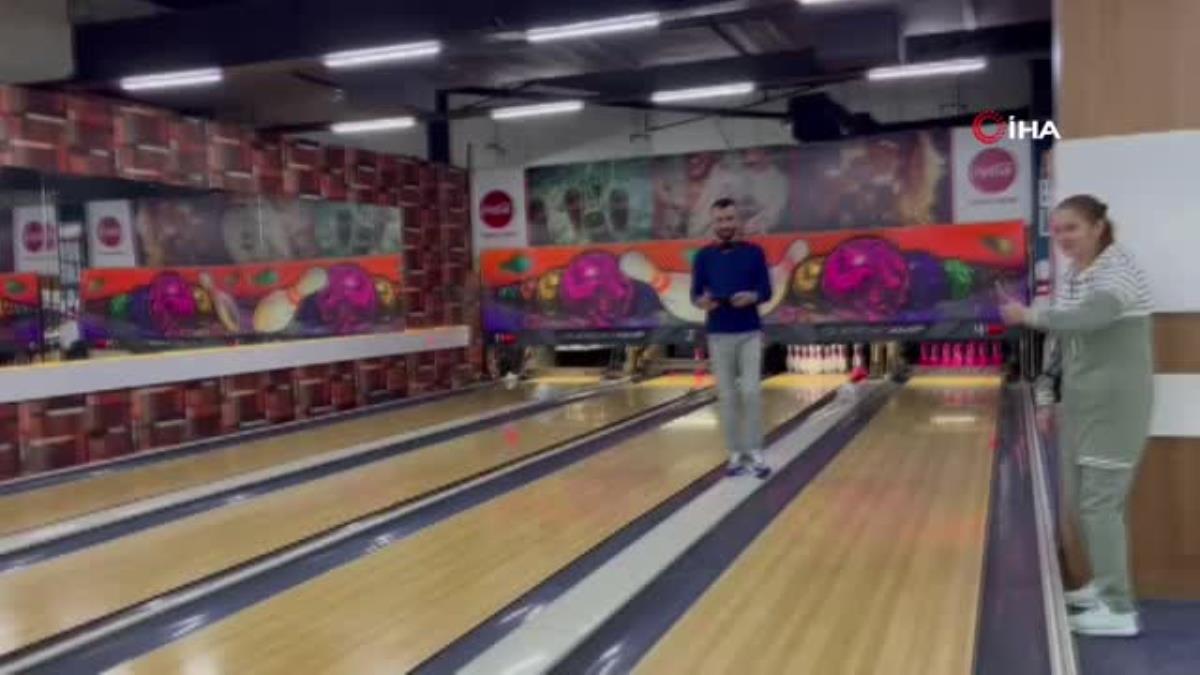 AK Partili bayanlar Bowling Turnuvası'nda hünerlerini sergiledi