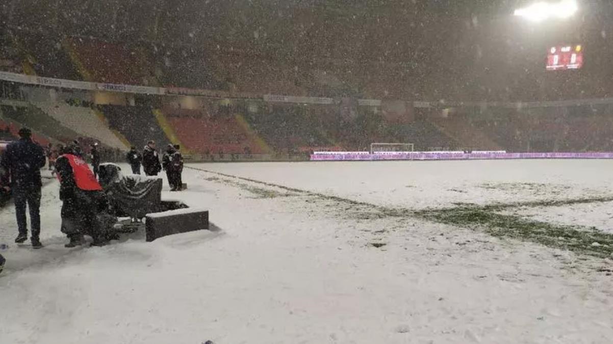 Antalyaspor, Başakşehir maçının ertelenmesi için TFF'ye başvurdu: İstanbul'a gelemiyoruz