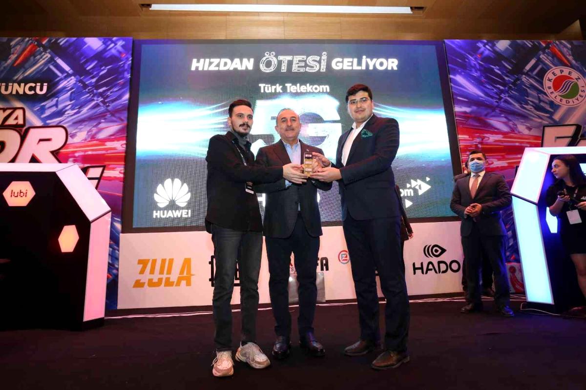 Bakan Çavuşoğlu, E-SPORFEST'in konuğu oldu