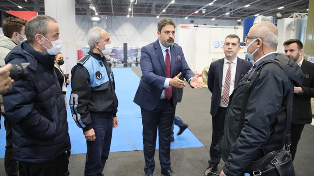 Bakırköy Belediyesi zabıtaları yerli-yabancı ziyaretçilerin önünde Nobel Expo Fuarı'nı bastı