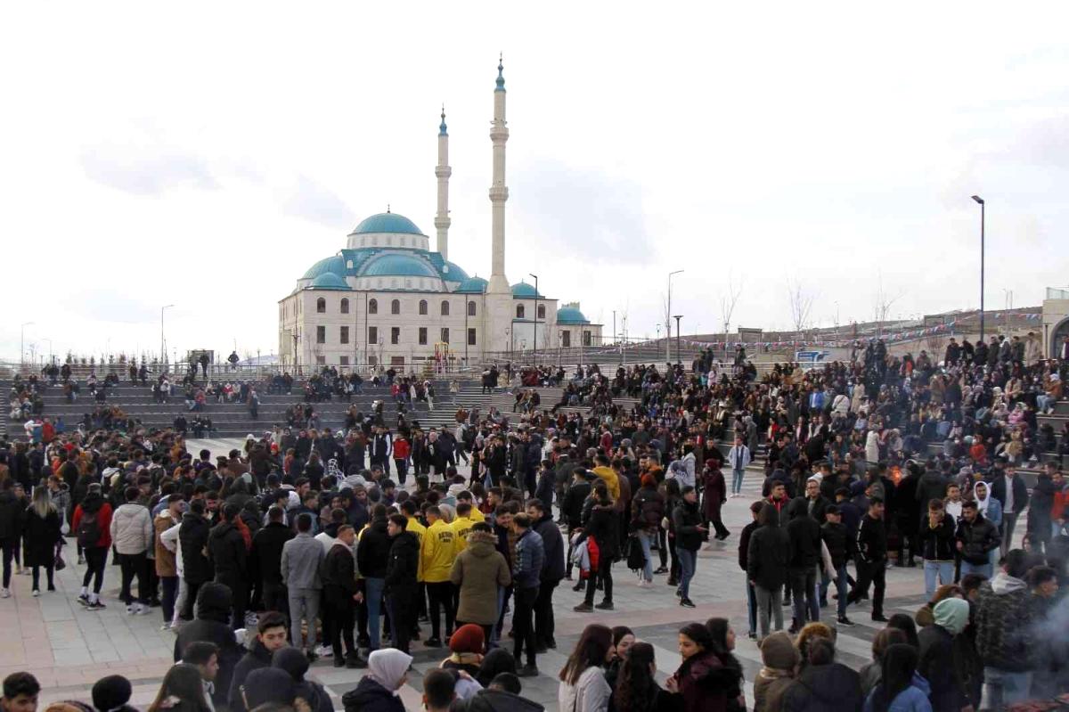 Bayburt'ta üniversiteliler şenlikte eğlendi