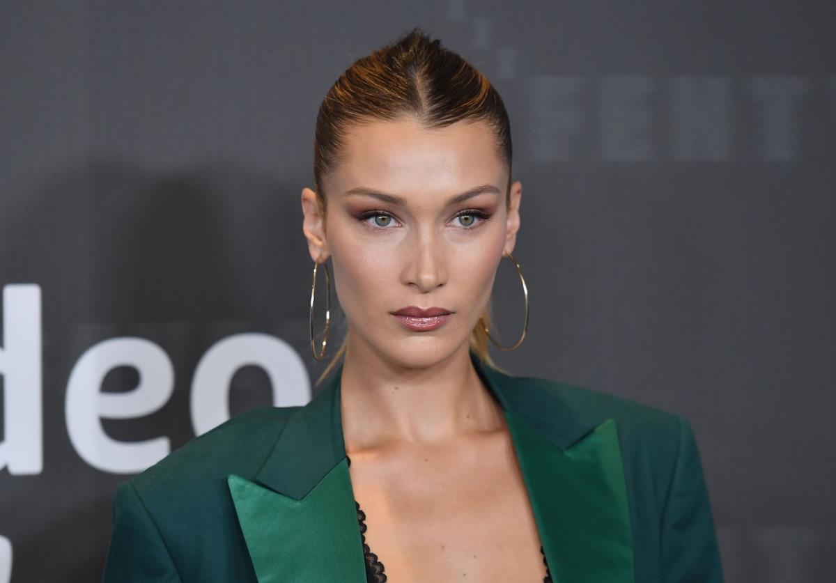 Bella Hadid'den Ukraynalı ile Müslüman mültecilere uygulanan ikili standarda reaksiyon