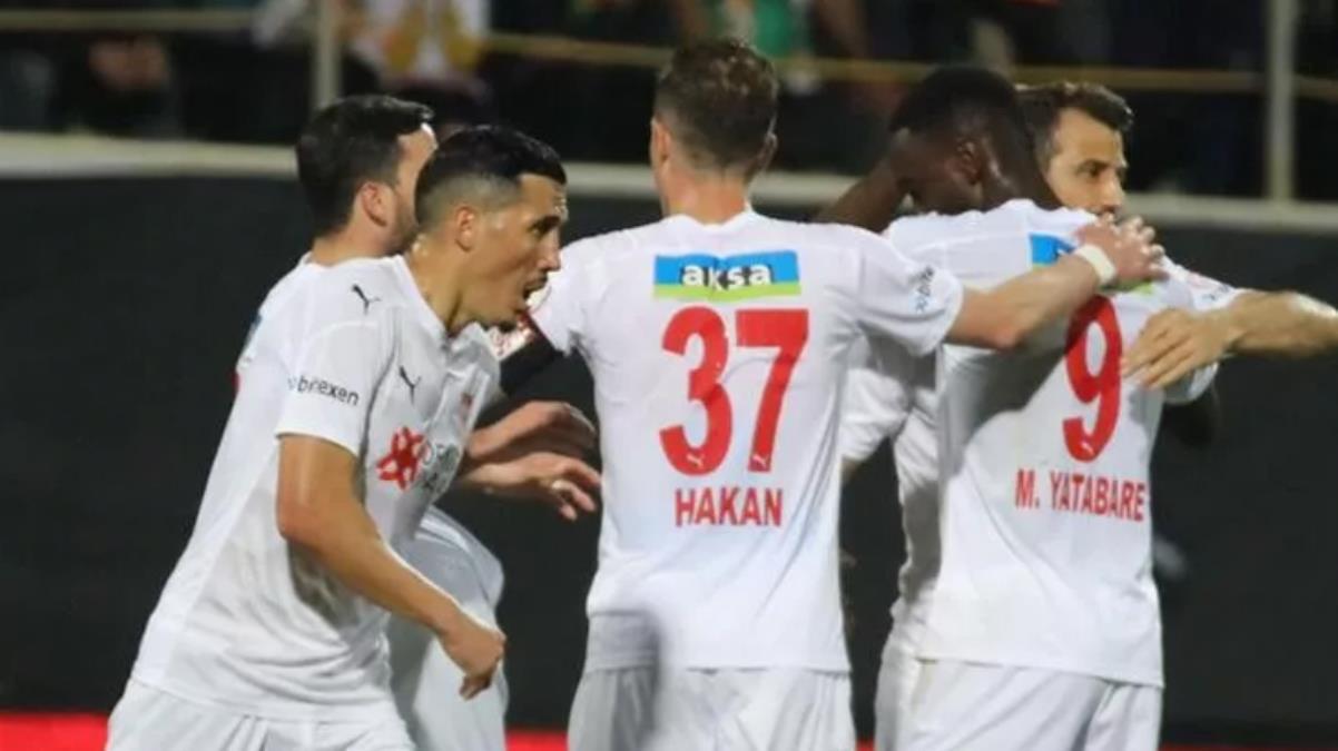 10 şahısla finale göz kırptılar! Türkiye Kupası'nda Sivasspor, deplasmanda Alanyaspor'u devirdi