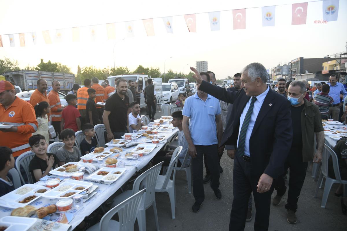 Adana Büyükşehir Belediye Lideri Karalar İki Mahallede İftar Programına Katıldı