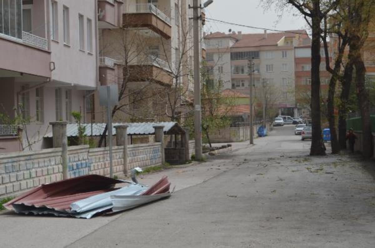 Adana kara yolunda ulaşıma 'kum fırtınası' mahzuru (2)