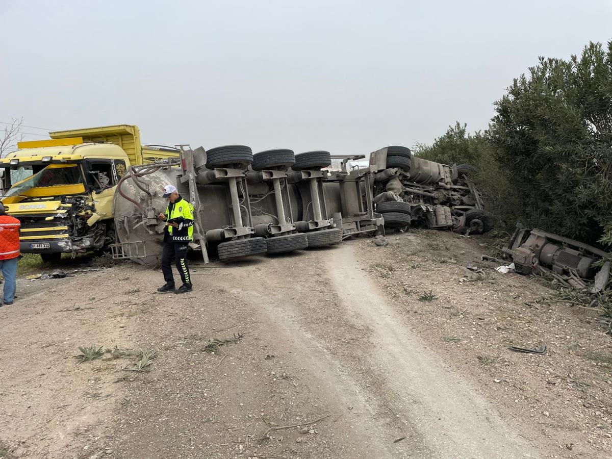 Adana'da kamyonla çarpışan tankerde sıkışan sürücü yaralı kurtarıldı