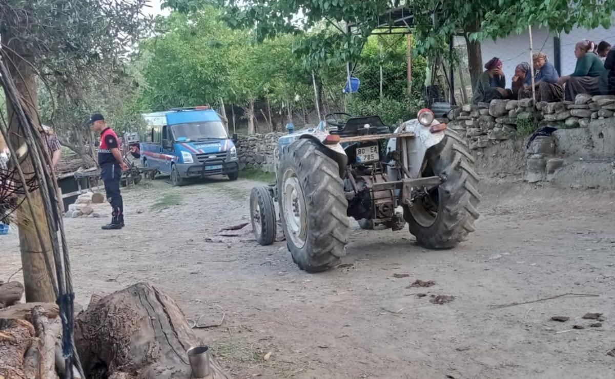 Adana'da traktörün çarptığı çocuk hayatını kaybetti