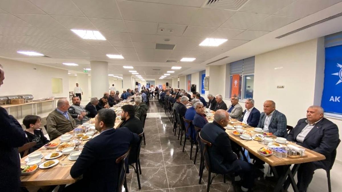 Adıyaman'da Ak Partililer iftarda bir ortaya geldi